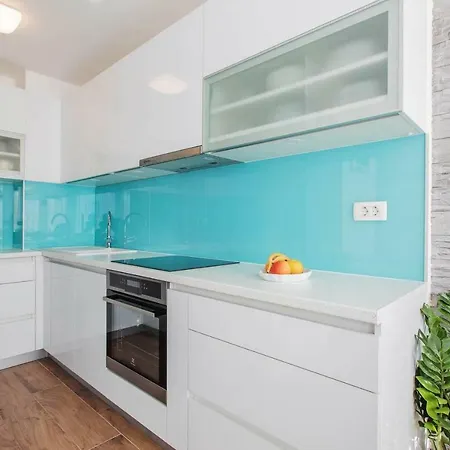 New Luxury Bacvice アパート *